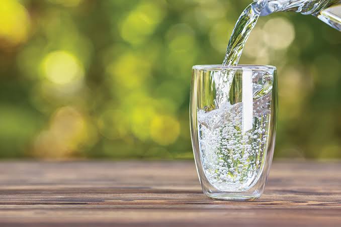How to stay well hydrated in hot weather; tips from a Nephrologist.